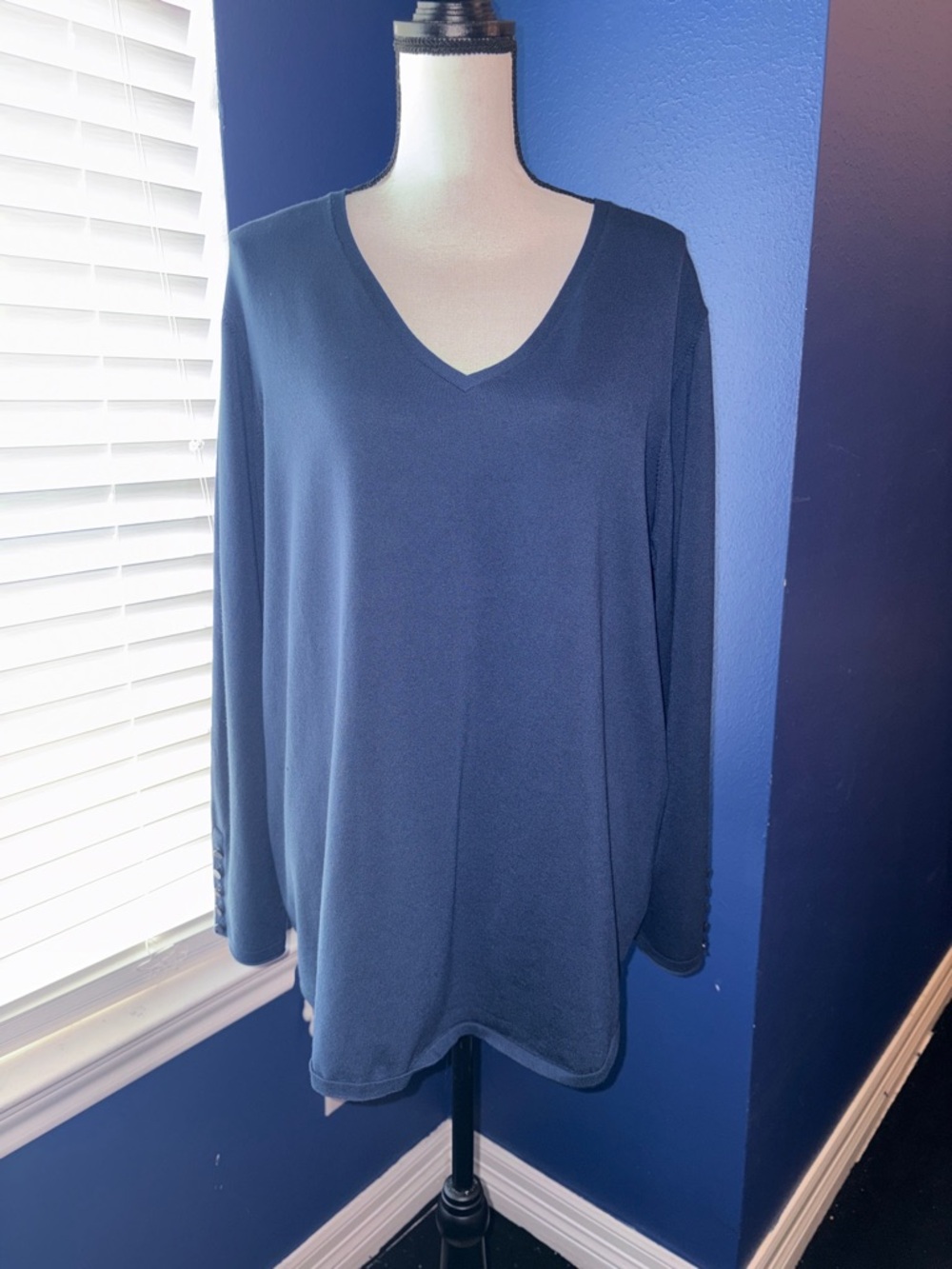 Chico’s Lightweight Dark Blue Long Sleeve Top
